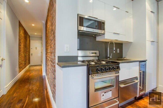 Building Photo - East 6th Street Rental