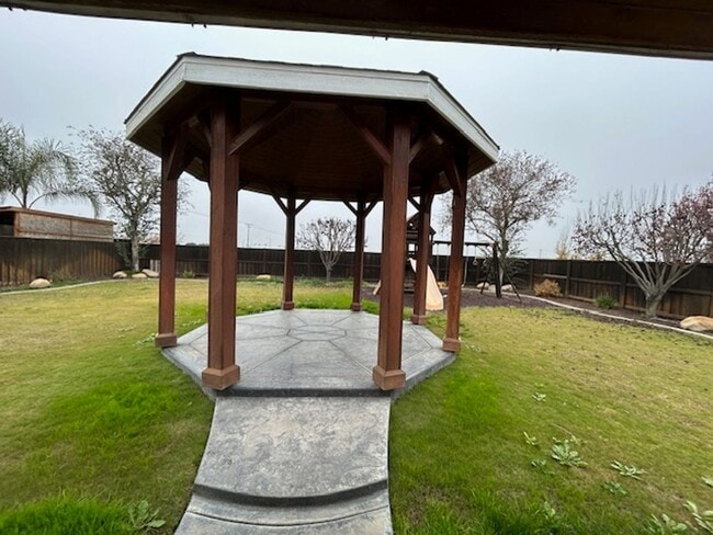Photo - You have to see this yard and patio in the Vineyard subdivision in Northwest Hanford