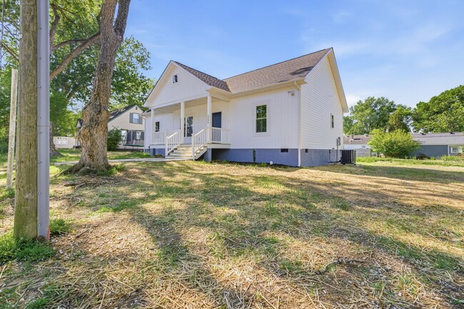 Photo - 2206 Grant St