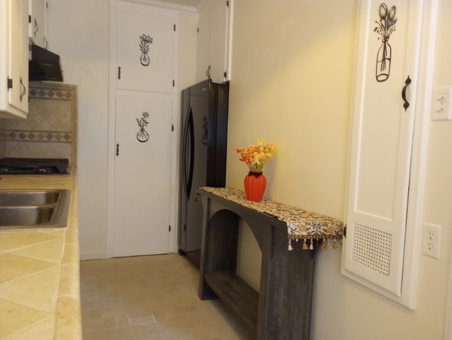 Photo - 2471 Belgrave Ave Unidad B