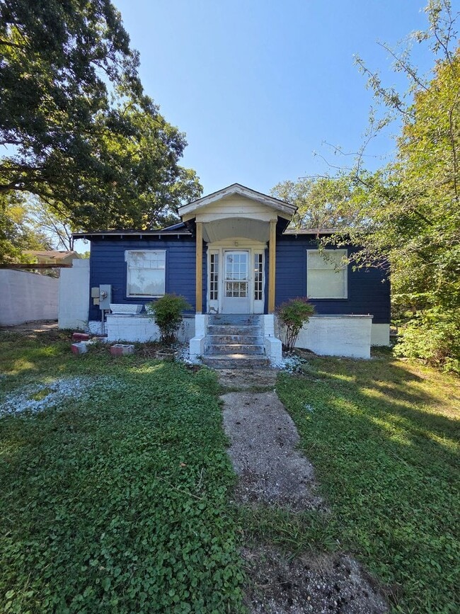 Building Photo - 3 Bedroom Home In Heart of East Ridge