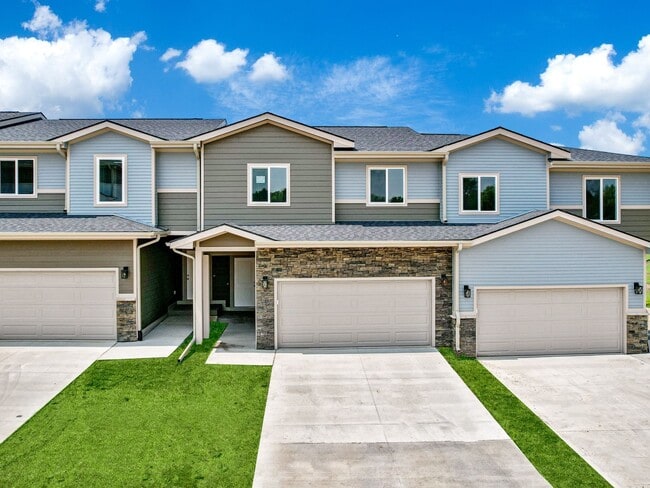 Building Photo - Luxury Newer Construction Townhome with Attached 2 Car Garage!