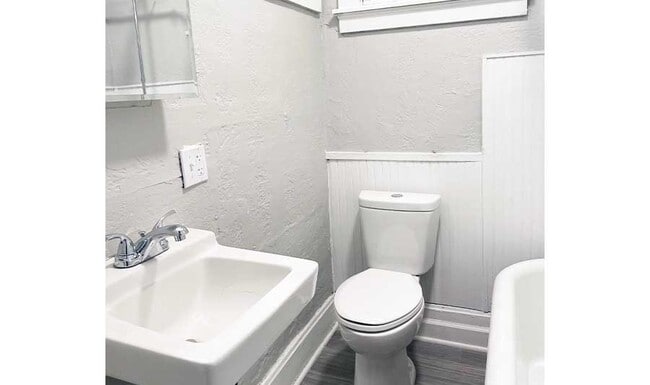 Ohio 2217-B Bathroom - Ohio 2215-2217-2219