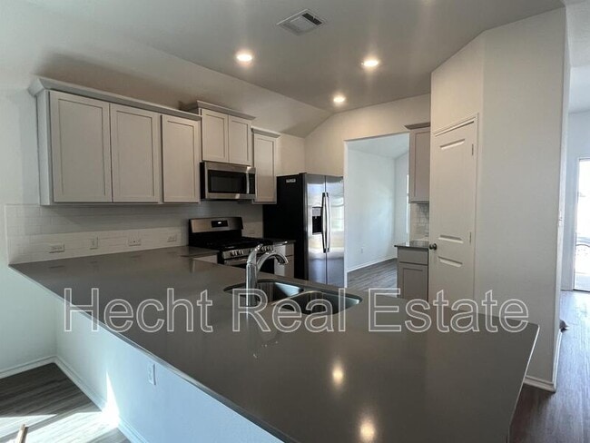 Photo - 283 Silver Glen Dr