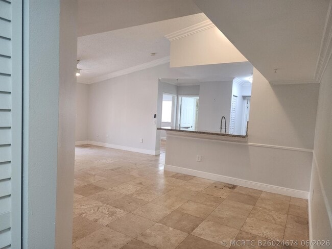 Building Photo - 2494 Centergate Dr Unit 301