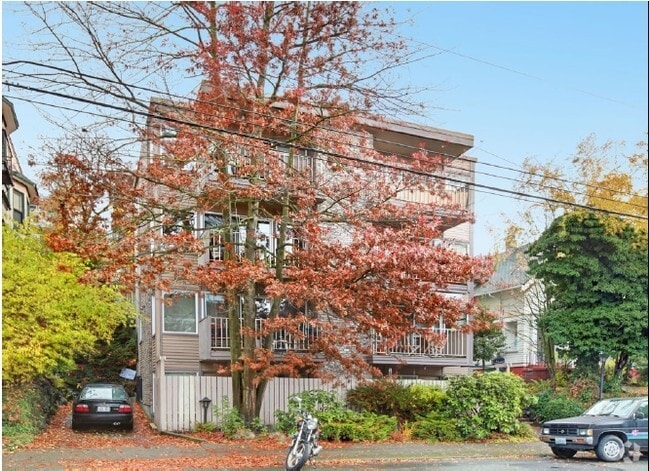 Building Photo - 424 Summit Rental