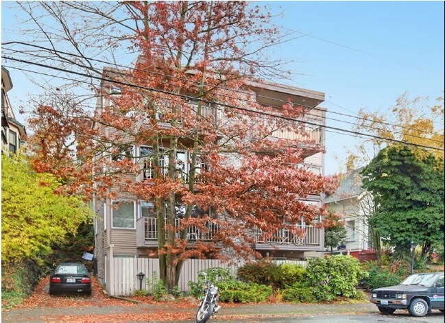 Building Photo - 424 Summit Rental