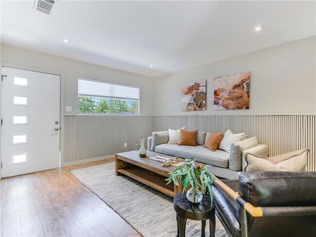 Photo - 5213 Gladstone Dr