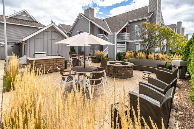 Área de descanso al aire libre - The Glen Luxury Townhomes