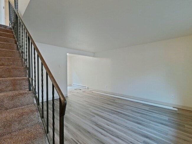 Photo - 2 Bedroom Apartment~ Near 9th Street ~ Sma... Unidad 110 NE Conifer #11