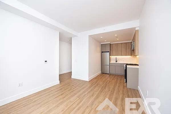 Photo - 2230 Cropsey Ave Unidad 1203