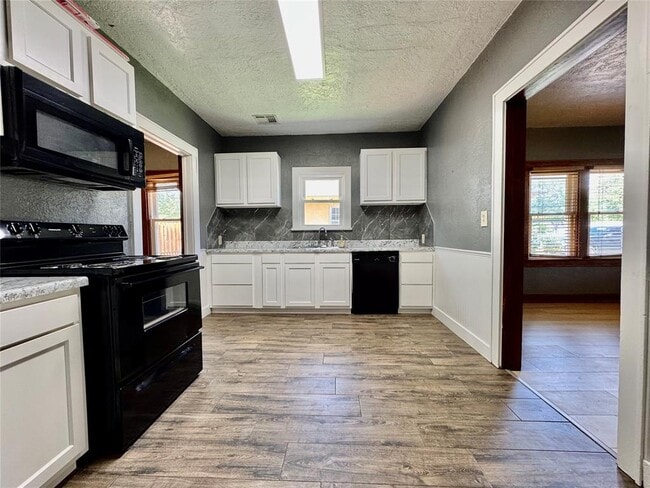 Photo - 609 N Caddo St