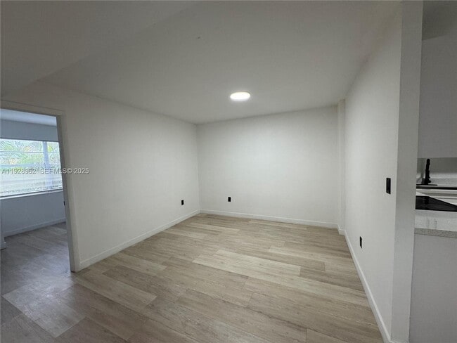 Photo - 12215 W Dixie Hwy Unit 103