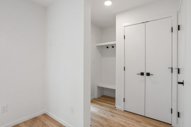 Photo - 11510-11587 87 St NW