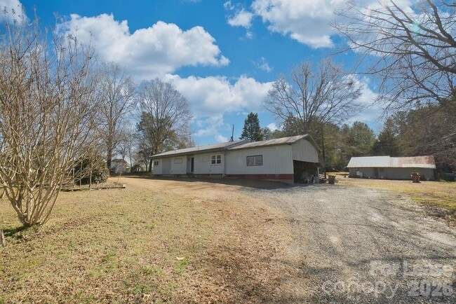 Photo - 909 Fisher St