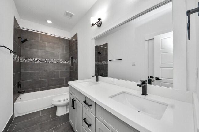 Photo - 318 Neyland St