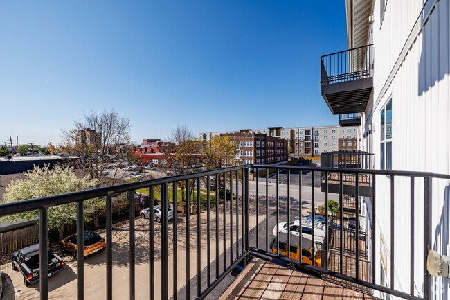 2BR, 2BA - 884SF - Patio View
