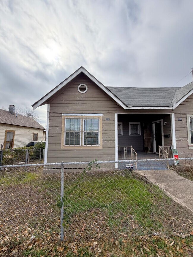 2238 N Interstate 35