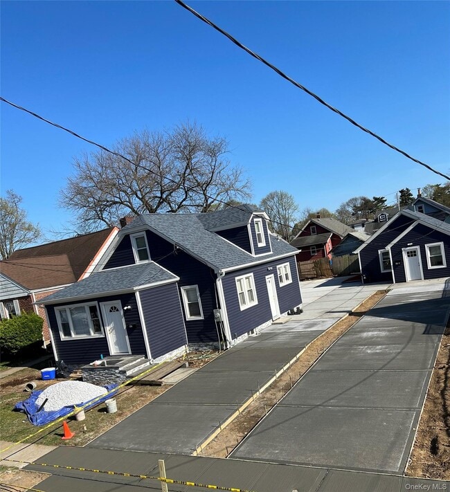 Photo - 62 E Greenwich Ave