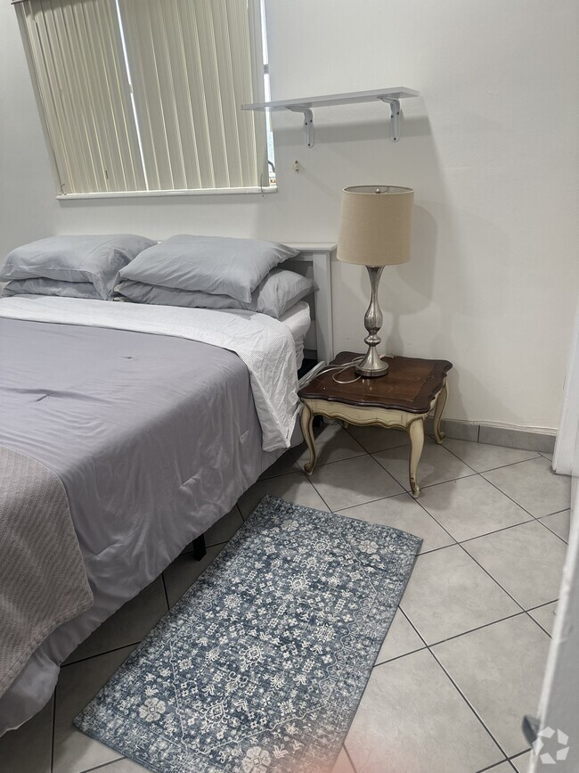 Building Photo - 371 SW 8th St Unit H2 Rental