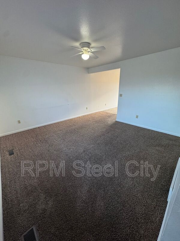 Photo - 498-498 W Bellflower Dr