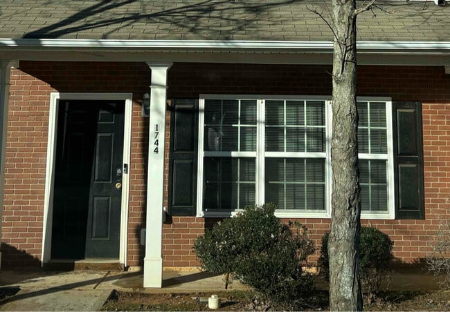 Building Photo - 1744 Fielding Way Rental