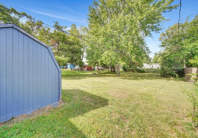 Photo - 2221 N 32nd St