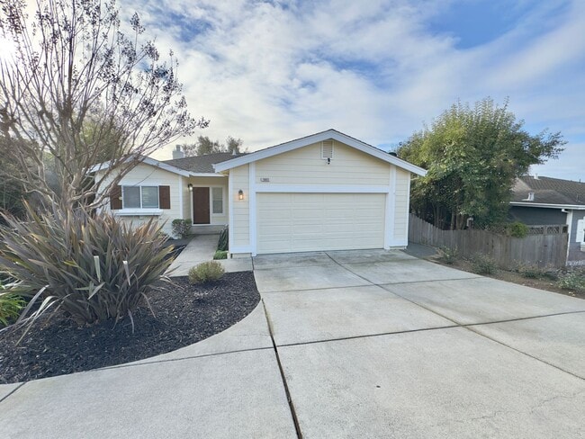 Building Photo - 3 Bedrooms, 2 1/2 Bathrooms, Serene Napa Setting