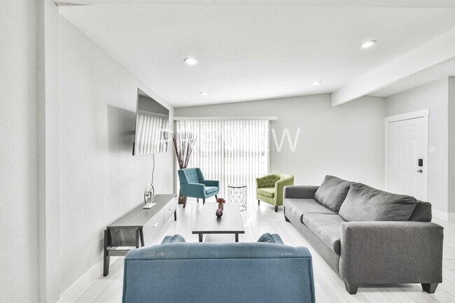 Photo - 7522 Dearborn St