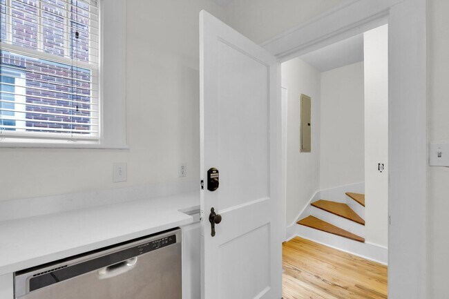 Photo - 201 E 48th St Unit B/Downstairs