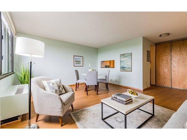 Photo - Spacious one-bedroom, one-bath condo in a fantastic St. Paul location! Unit 909