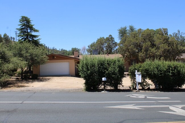 Building Photo - Home in Prescott
