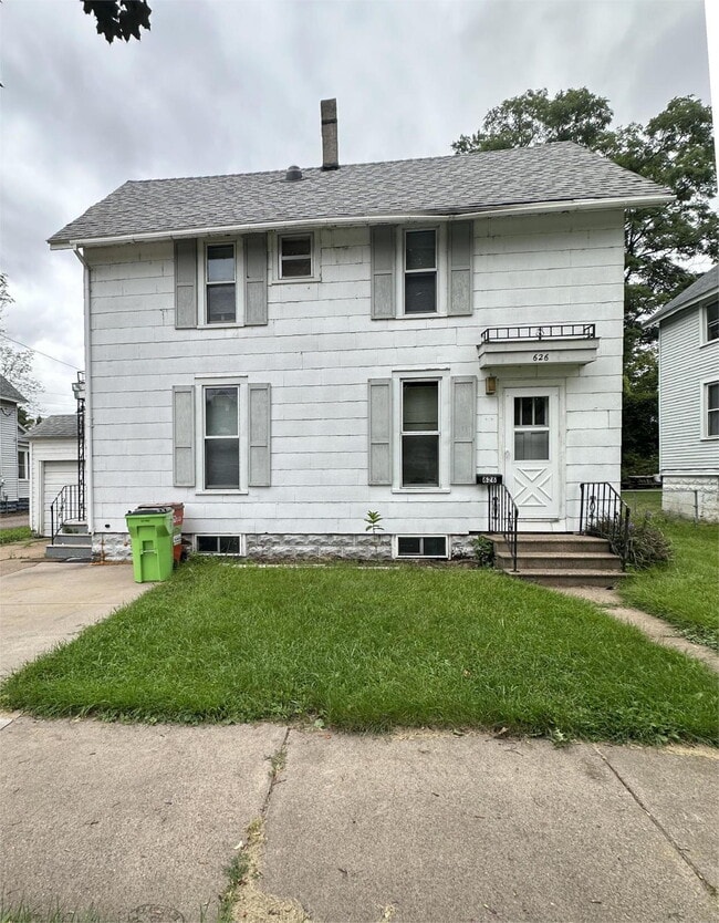 Building Photo - 3 Bedroom, 1 Bathroom Home with Off Street Parking & Central Air
