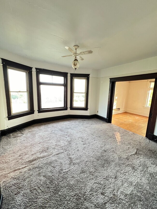 Photo - 910 N 22nd Ave W Unit 910 N 22nd Ave W - 3