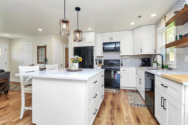 Photo - Fully Updated & Furnished Gem in the Heart of Starmount!