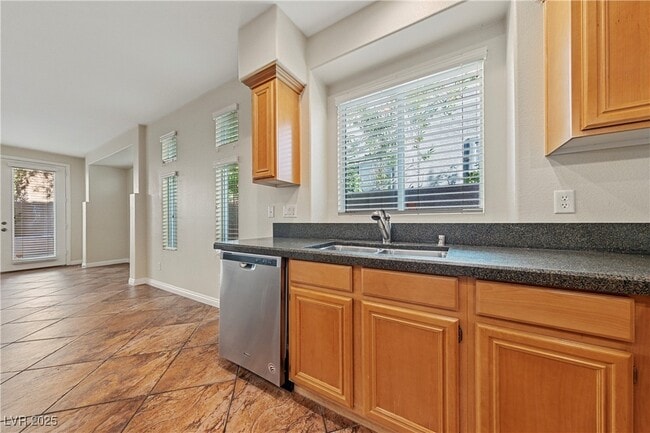 Photo - 425 Ralph Mosa St