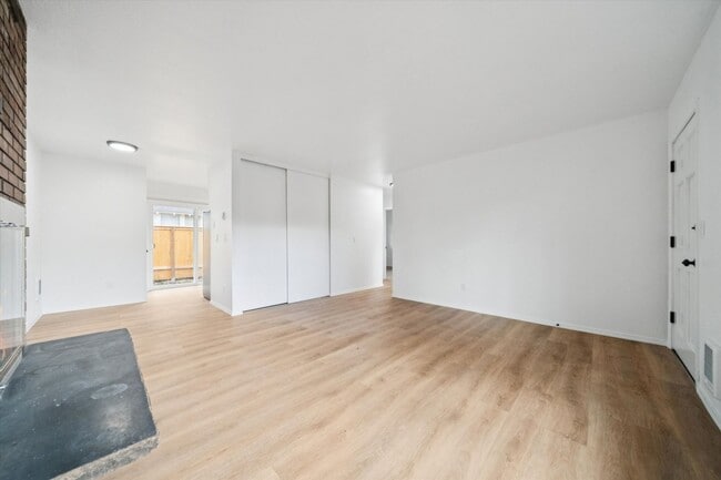 Photo - 5143-5145 SE Knight Unidad 5143