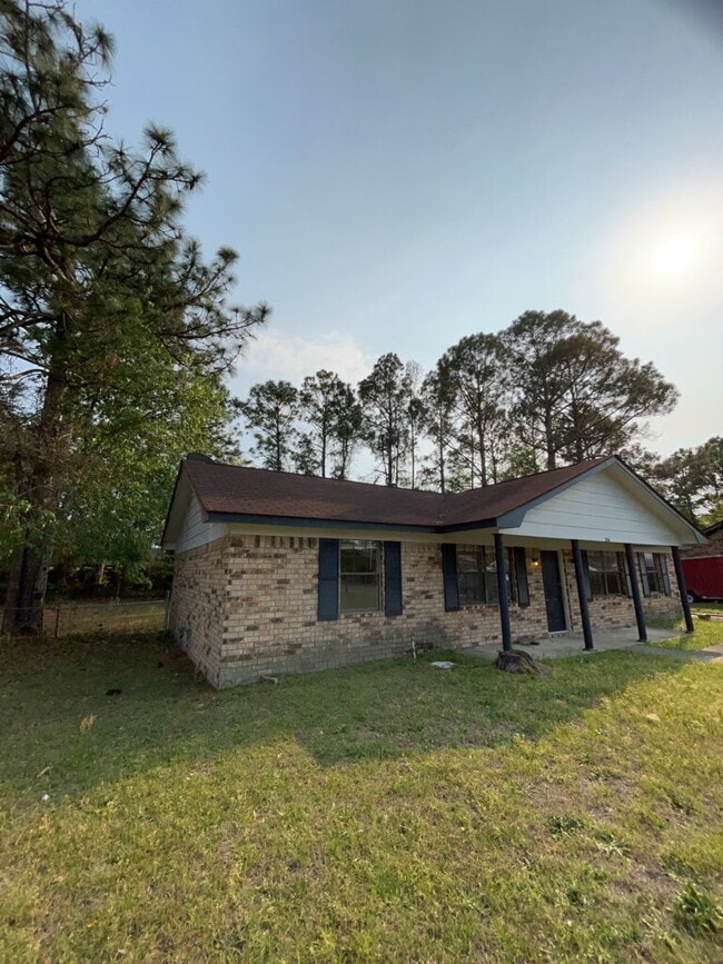 Building Photo - Home For Rent