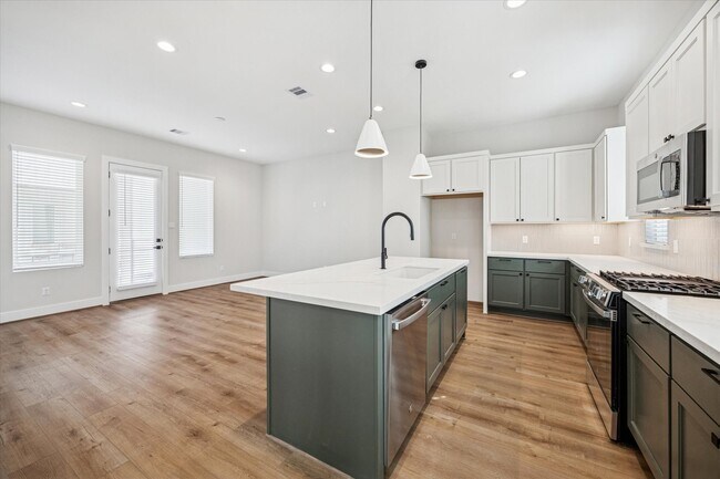 Photo - 520 Janisch Rd