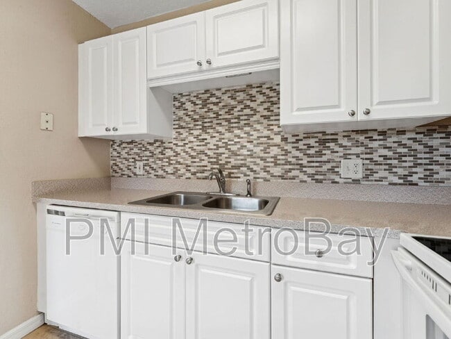 Building Photo - 13693 Orange Sunset Dr Unit 203