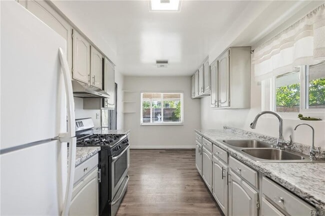 Photo - 10418 Gothic Ave