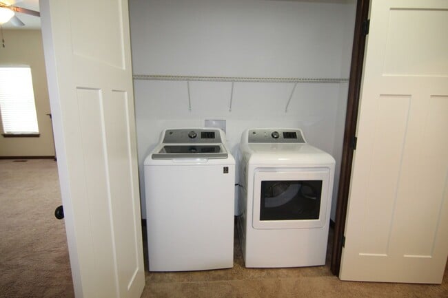 Photo - 4 Bedroom, 3 bath close to University