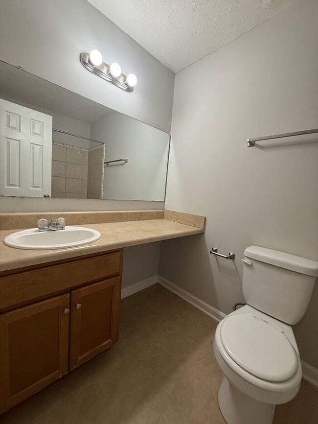 2 Bedroom/2 Bathroom Condo!