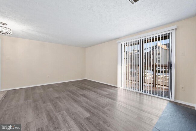 Photo - 26008 Brigadier Pl Unidad E