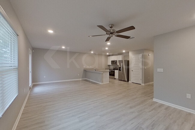 Photo - 373 Monarch Ln