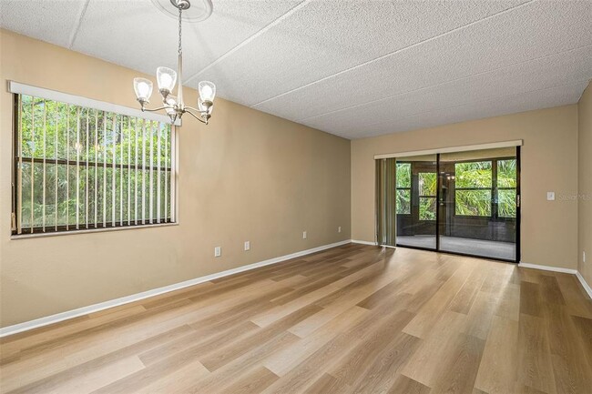 Photo - 125 Woodlake Wynde