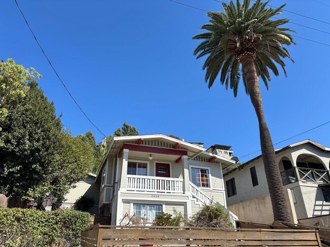 Building Photo - Serene 3bed /2 Bath Craftsman in Heart of ... Rental