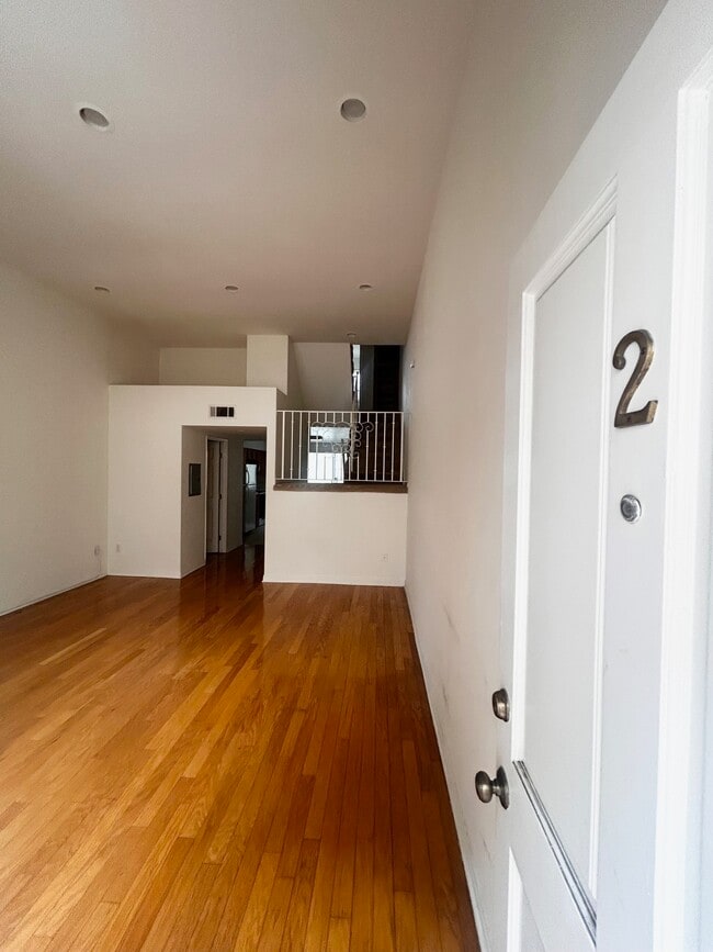 Photo - 1738-1742 Barry Ave