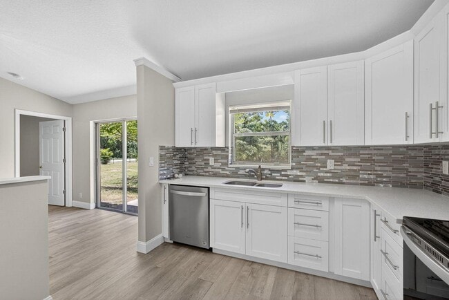 Building Photo - 16971 Mayfair Dr E