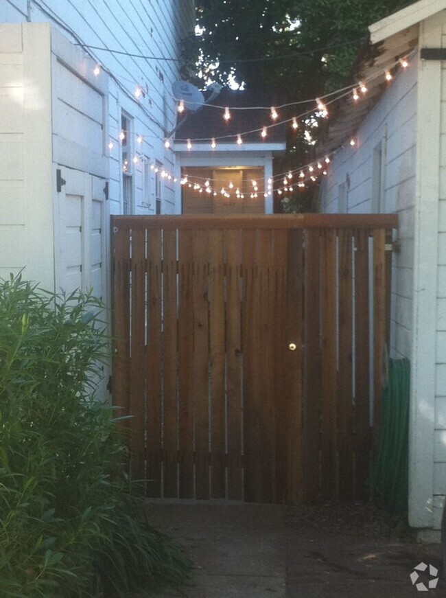 Building Photo - - Charming studios walking distance to CSU... Rental